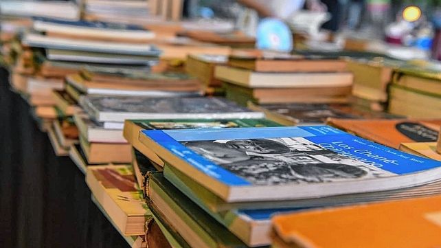 Se desarrolla hoy la última jornada de la Feria del Libro Paraná Lee en la Sala Mayo del Puerto Nuevo. A las 20 será el cierre con Jorge Fandermole