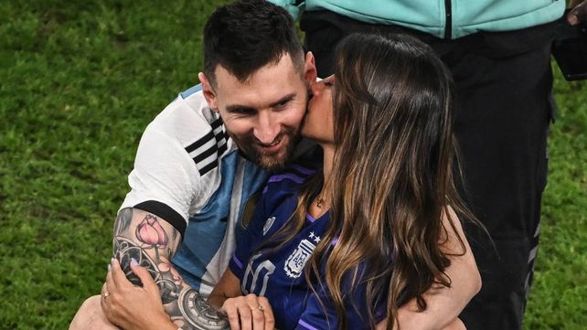 Antonela Roccuzzo y Lionel Messi tras la final del mundo en Qatar 2022