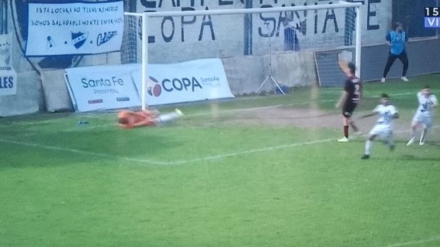 La pelota ya está en la red