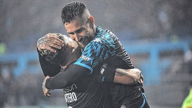 Racing venció a Newells y es líder de la zona B