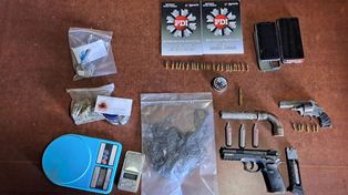 Cayó en Tostado una vendedora barrial de drogas: le hallaron dosis de cocaína, marihuana y armas