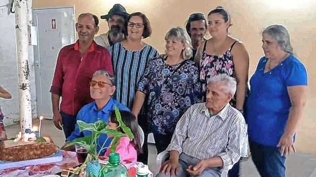 Los Troncoso. Abajo Carlos y Lucio. Arriba Estela