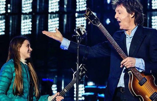 Paul McCartney junto a Leila anoche en el estadio de La Plata.