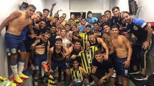Ganó el clásico. El plantel de Rosario Central celebra el importante triunfo ante Newells 2-1&nbsp;