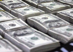El dólar paralelo rebotó y cerró a 745 pesos