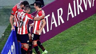 Estudiantes ganó de local y avanzó.