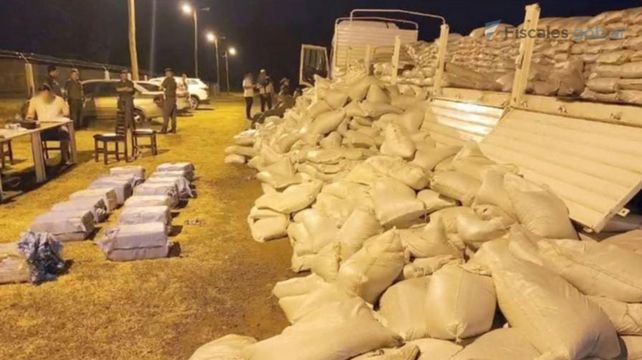 Sábado 16 de marzo de 2024. En un operativo rutinario de Gendarmería en el peaje de General Lagos sobre autopista detectaron 427 kilos de cocaína.