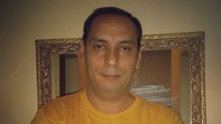 Hace cuatro años supo que fue adoptado y busca hallar a su mamá biológica