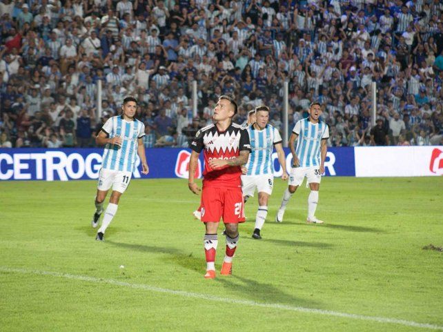 Barco y un penal con polémica.