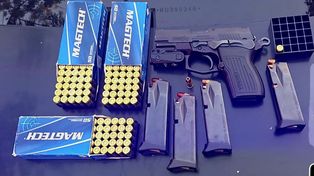 Detuvieron a un hombre armado con una pistola 9 mm y más de 200 municiones en barrio Mariano Comas