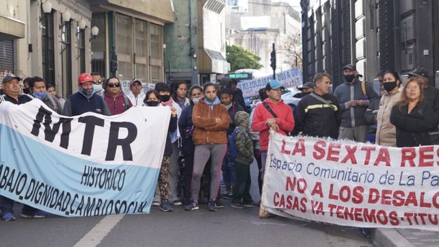 Vecinos del barrio República de la Sexta resisten el desalojo. 