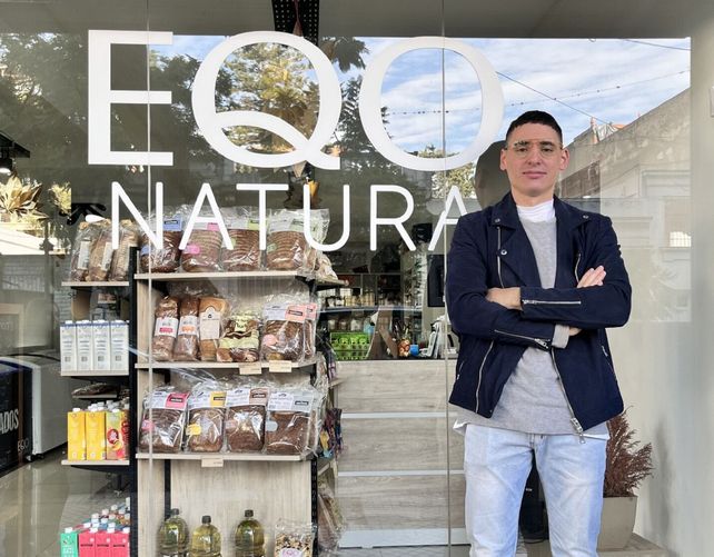 Luciano Maragliano, al frente de la dietética Eqo Natura junto a su socia, Brenda Ávalo.