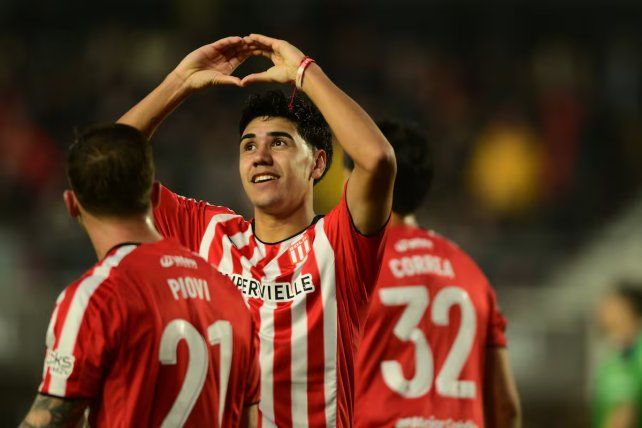 Estudiantes estiró su paternidad con una goleada frente a Gimnasia
