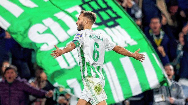 Germán Pezzella anotó sobre el final para Betis en el empate a uno contra el puntero Girona.