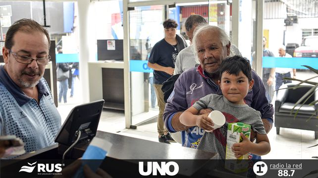 Lectores de UNO se fueron con la entrada y la foto con la Copa