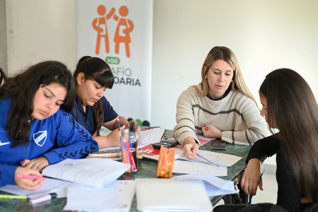 Villa Gobernador Gálvez presentó un dispositivo pedagógico de apoyo escolar para estudiantes secundarios