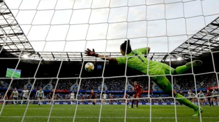 En la derrota ante Inglaterra por 1 a 0 en el Mundial 2019, Vanina Correa se dio el gusto de atajar un penal.