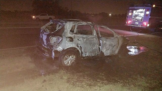 Paraná: un automóvil se prendió fuego en plena marcha