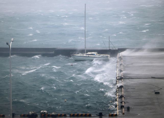 Japón: ordenan evacuar a más de 1,8 millones de personas por un tifón
