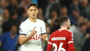 Alejo Veliz jugó sus primeros minutos en Tottenham en la victoria por 2 a 1 ante Liverpool.
