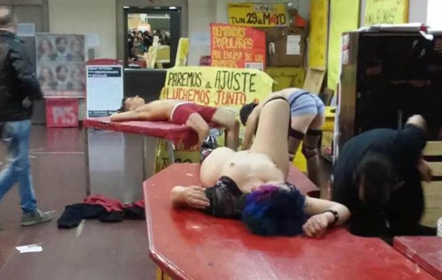 Dudoso. Los actores representaron escenas de sadomasoquismo