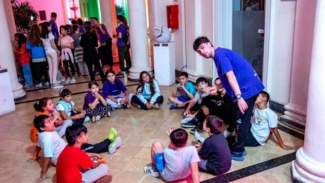 Cuarenta chicos vivieron una pijamada especial en el Palacio de Los Leones