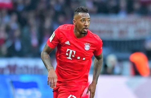 Bayer Munich mult&oacute; a Boateng por violar la cuarentena.
