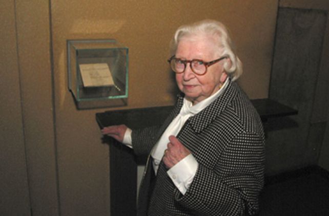 Muri&oacute; a los 100 a&ntilde;os Miep Gies, la mujer que ocult&oacute; a Anna Frank y su familia