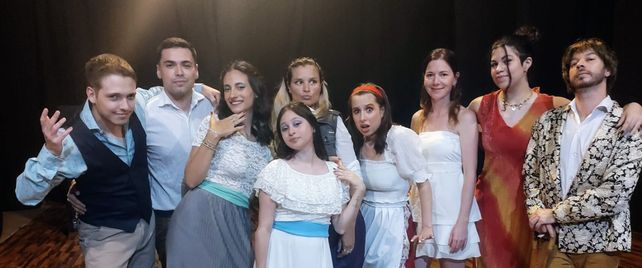 El elenco de adolescentes del taller que dirige Luciana Evangelista.