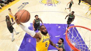 Los Angeles Lakers y Atlanta Hawks avanzaron a los playoffs de la NBA