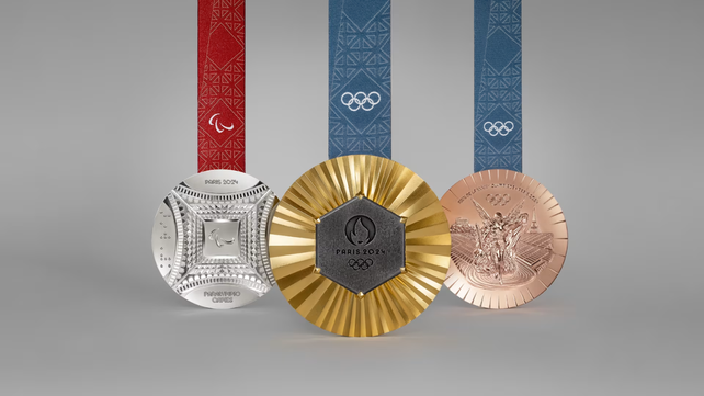 Las medallas de oro, plata y bronce que se entregarán en los Juegos Olímpicos de París 2024.