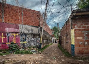 Balaceras en Villa Banana: una bronca territorial que llega a las pintadas de Central y Newells