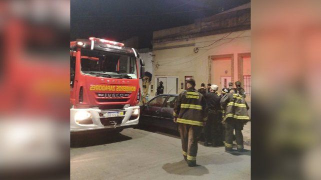 Barrio Tablada. Bomberos Zapadores actúan en el incendio en Necochea al 3500
