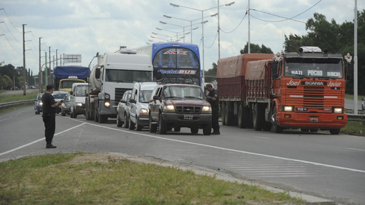 Caos de tránsito por un corte en el ingreso a la autopista a Buenos Aires