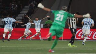 Racing lo pasó por arriba al Botafogo y se consagró campeón.