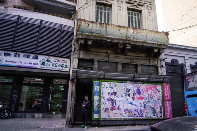 Lograron burlar el tapial de chapa del frente