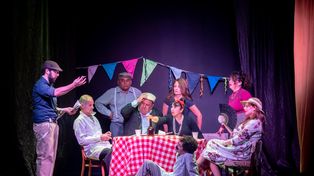 El taller de teatro Magnafama de Timbúes, brilló con la presentación de la obra La verdad de la mentira