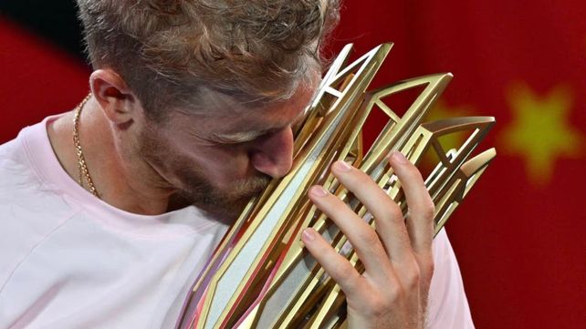 Davidovich Fokina se coronó campeón en el Masters 1000 de Shanghái ante Rafa Jódar