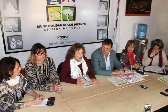 Presentación. Raimundo y las organizadoras dieron detalles del evento.