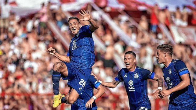 Talleres de Córdoba se recuperó ante Huracán en La Paternal.