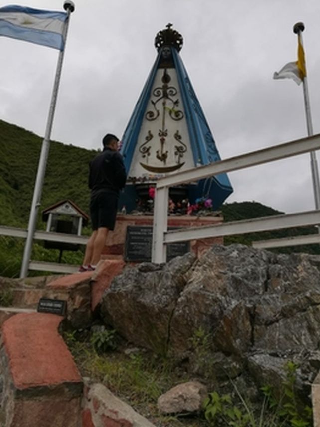 El ex canalla Bayón confesó que la virgen del Valle los protege del coronavirus.