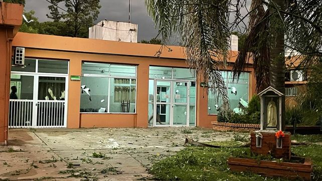 El temporal y el granizo dejaron numerosos daños materiales en Roldán