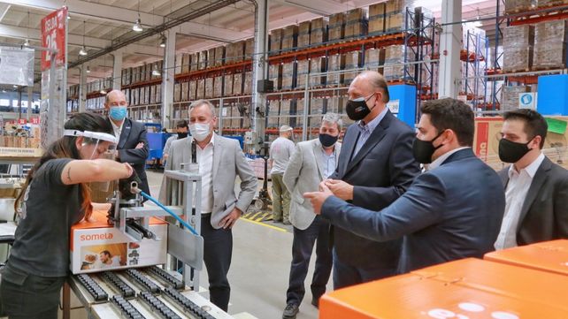 El gobernador recorrió las instalaciones de la planta industrial en Baigorria.