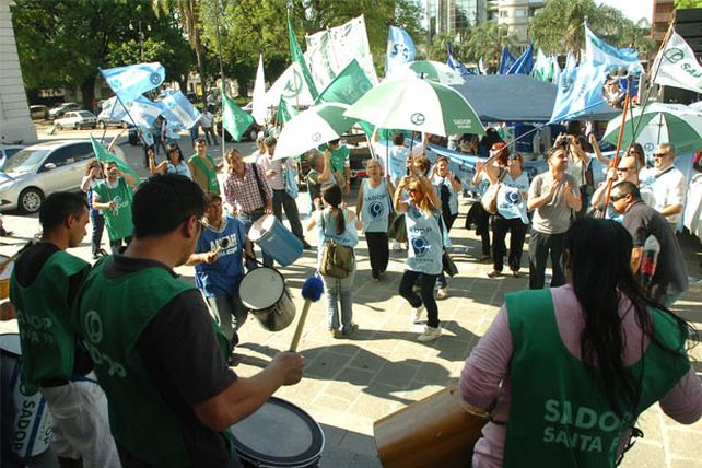Es ley la reforma previsional de los docentes santafesinos