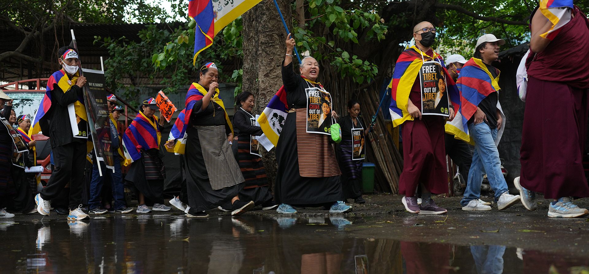 Refugiados tibetanos marchan durante una protesta contra la nueva ley de unidad étnica de China en Bombay, India, el lunes 3 de agosto de 2026. (Foto AP/Rafiq Maqbool) Refugiados tibetanos marchan durante una protesta contra la nueva ley de unidad étnica de China en Bombay, India, el lunes 3 de agosto de 2026. (Foto AP/Rafiq Maqbool)
