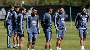 Argentina adelantó su entrenamiento para ver Nigeria-Islandia