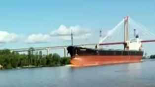 Un barco embistió a un kayak en el río Paraná