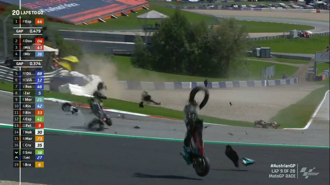 Tremendo accidente en Moto GP: Rossi se salvó de milagro