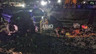 Fatal. Una persona falleció tras un violento impacto de un auto contra una columna de hormigón en Circunvalación Oeste.