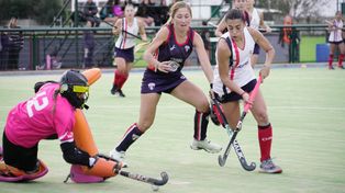 Después de un inicio complicado, las chicas del hockey de Old Resian dieron vuelta la historia y terminaron primeras en el grupo.